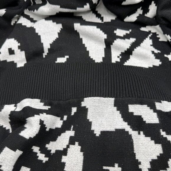 VG by Victor Glemaud Women's Plus Ribbed Waist Patterned Knit Sweater Dress 2X - Picture 4 of 7